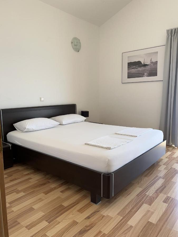 Apartments Angela Cesarica Zewnętrze zdjęcie